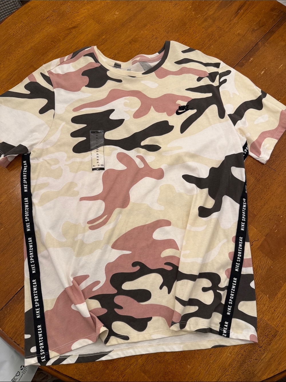 Nike Sportswear Dessert Sand Camo Embroidered T-Shirt AR4036-238. Men’s Sz XL